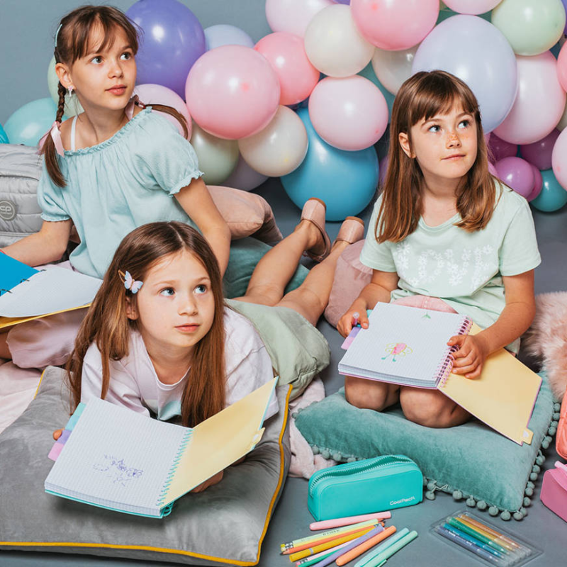 Studento knyga su spirale COOLPACK A4 200 puslapių/100 lapų, 5 skirtukai, langeliais, violetinė